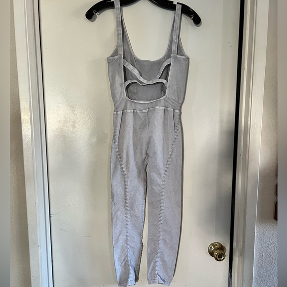 NWOT Free People Movement Good Karma Onesie Ice Grey M/L - Picture 8 of 10